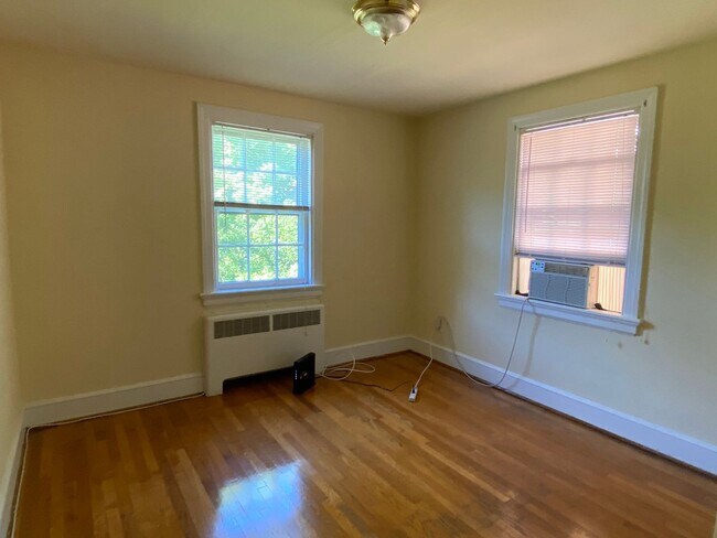 Building Photo - 4201 Bromley Ln