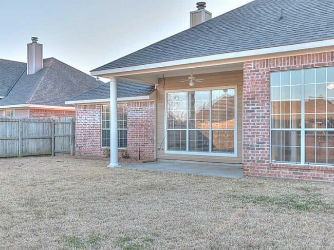 Building Photo - 5012 Tensas Dr