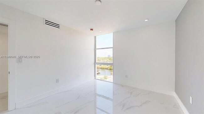 Building Photo - 3625 N Country Club Dr