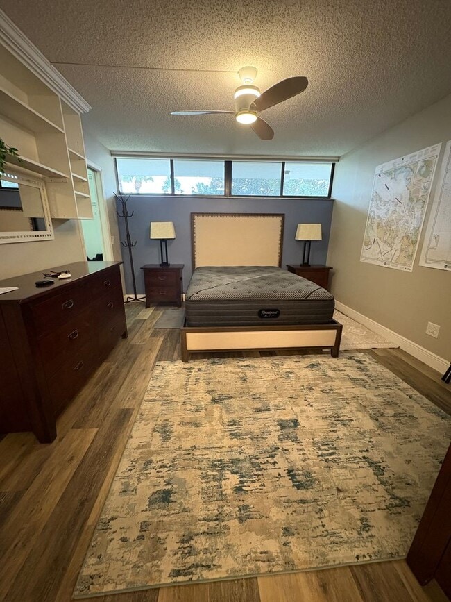 Building Photo - (55+) 1/1.5 WATERFRONT in Circle Bay Yacht Club