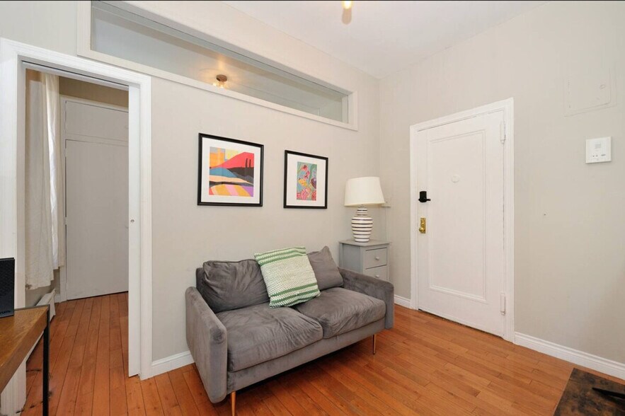 Building Photo - 444 First Ave Loop