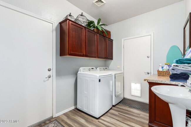 Building Photo - 4371 E Turnberry Ct