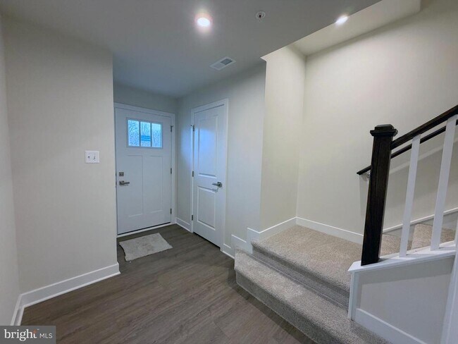 Building Photo - 9331 Klamath Ct