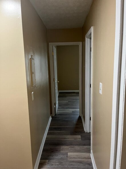 Building Photo - 1722 Shiloh Dr