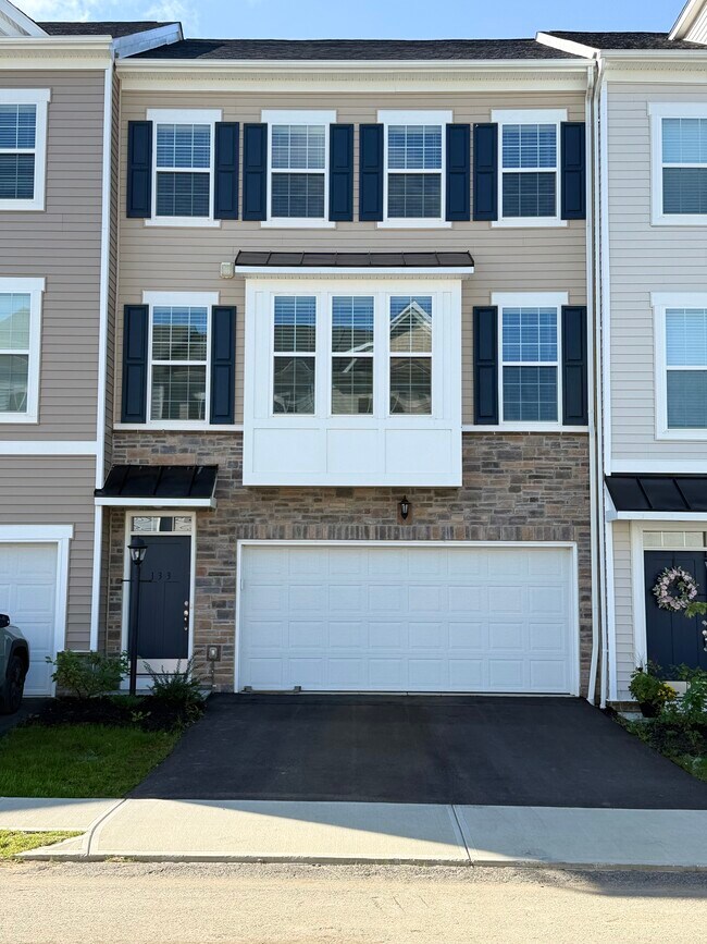 Building Photo - Harmony