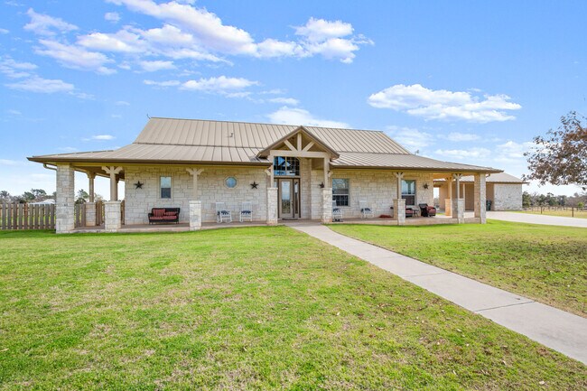 Building Photo - 140 Youngs Prairie Rd