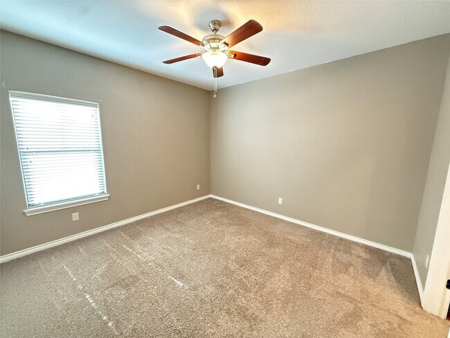 Building Photo - 3828 Black Hawk Ln