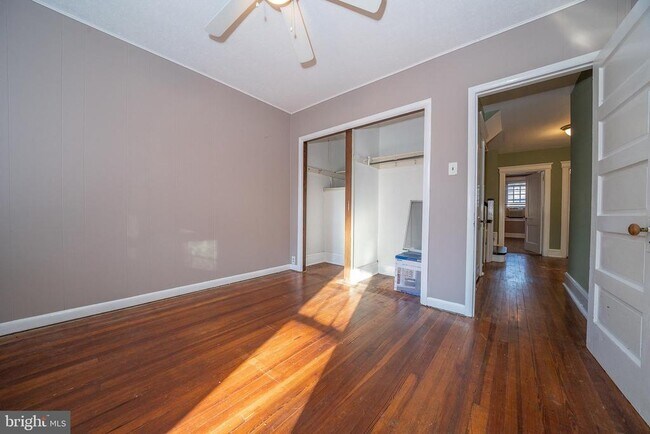 Building Photo - 709 E 20th St