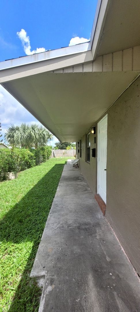 Building Photo - Allancar 164