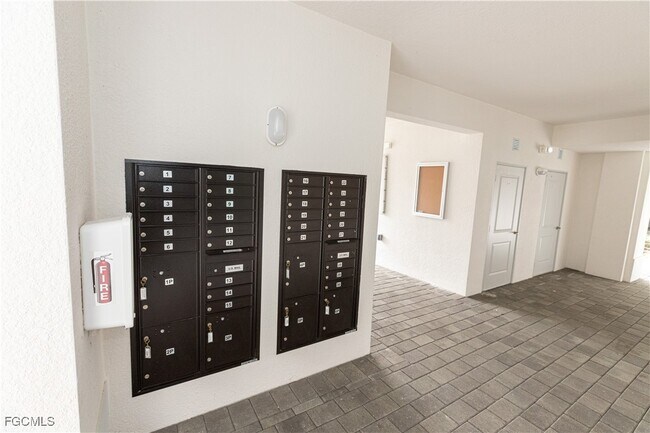 Building Photo - 15375 Grn Acrs Ave