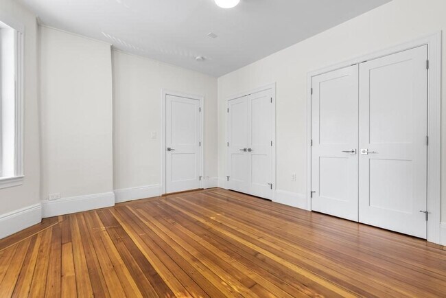 Building Photo - 305 Medford St