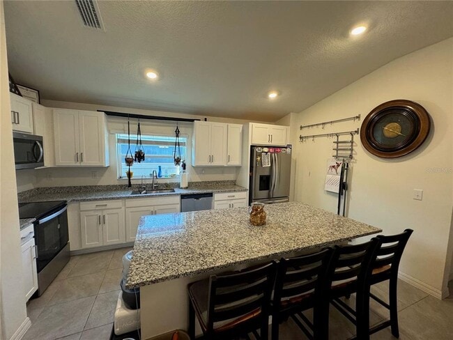 Building Photo - 922 Birch Dr