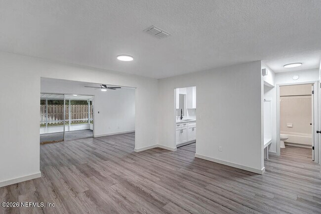 Building Photo - 407 Cassandra Ln