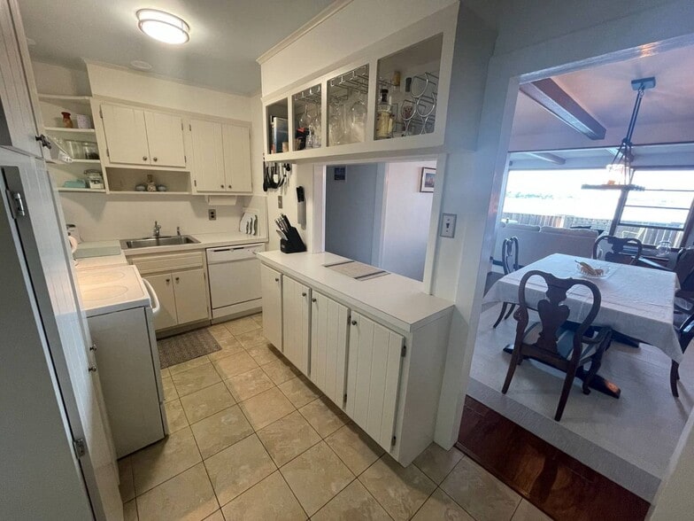 Building Photo - 91 Shore Rd