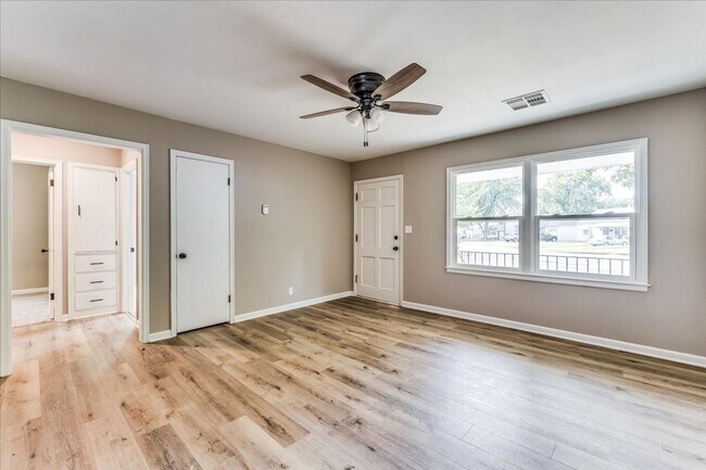 Building Photo - Cozy 2 bedroom 1 bathroom in Southeast Wichita