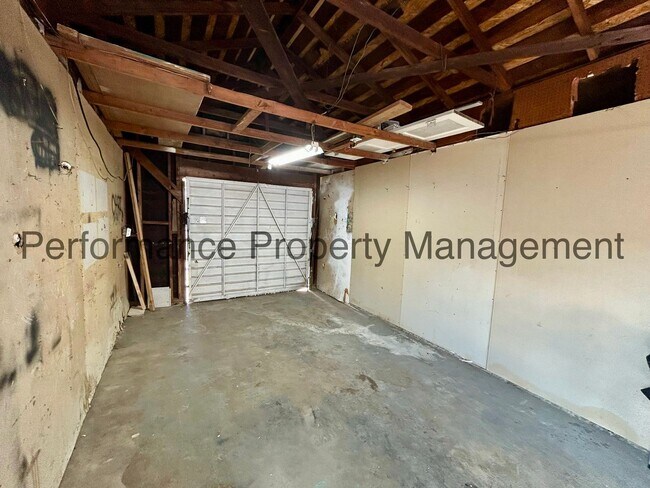 Building Photo - Cute 3 Bed/1 Bath SW Bakersfield Home w RBP & $0 Deposit Option