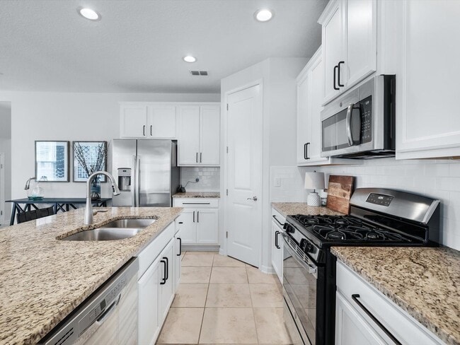 Building Photo - Resort-Style Living in a Spacious 4-Bedroo...
