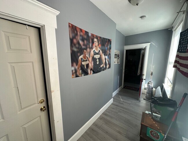 Building Photo - Clifton 6 Bedroom House Available