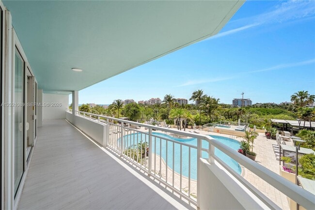 Building Photo - 400 South Pointe Dr