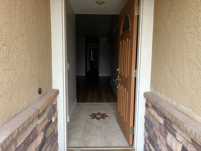 Building Photo - 3 Bedrooms with big backyard-CALL FOR OUR MOVE IN SPECIAL