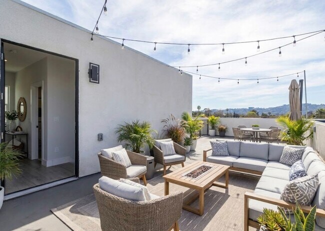 Building Photo - 5134 Riverton Ave