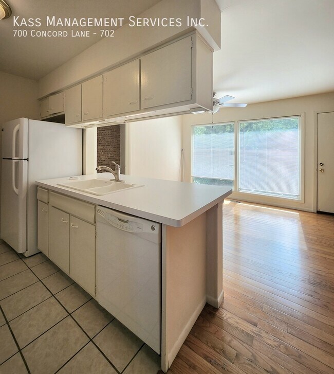 Building Photo - 700 Concord Ln