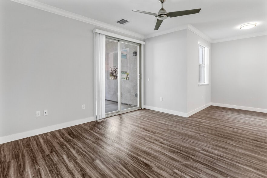 Building Photo - Tesoro Apartments