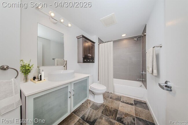 Building Photo - 211 E 9 Mile Rd