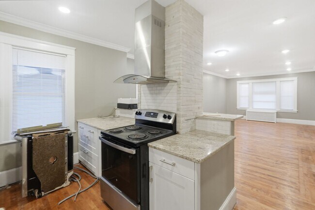 Building Photo - 131 Providence St