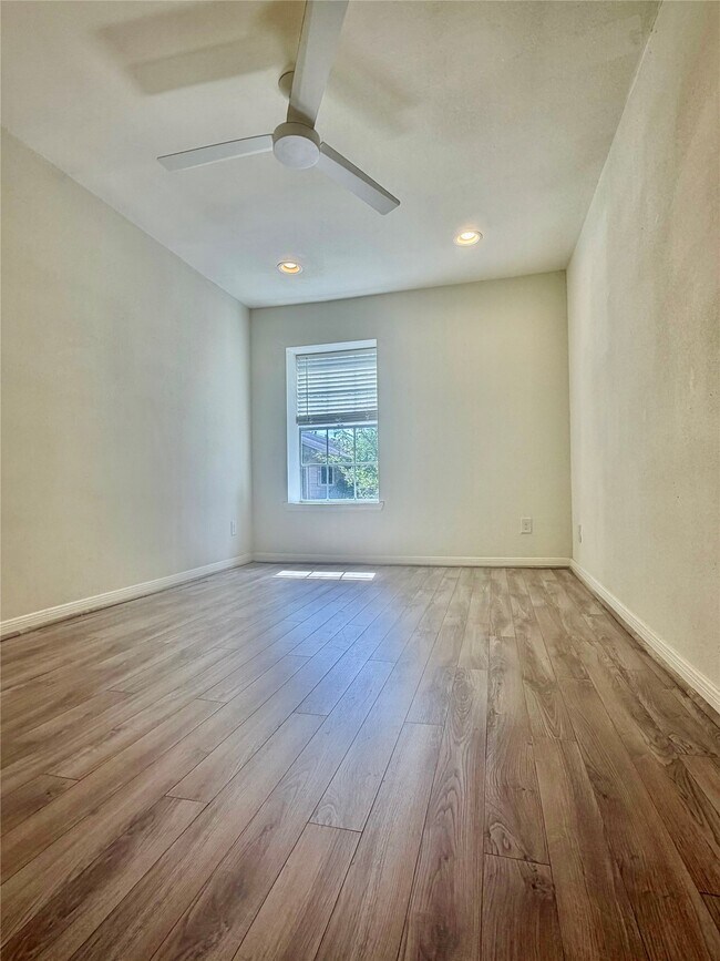 Building Photo - 5800 Lumberdale Rd
