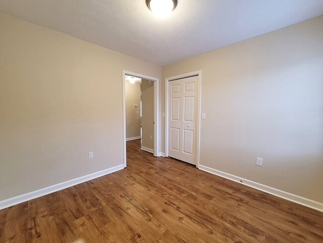 Building Photo - 962 Beverly Dr