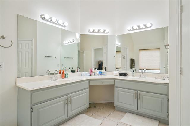 Building Photo - 8652 Fernhill Dr