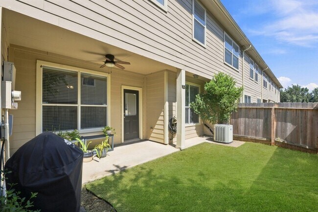 Building Photo - 930 Sterling Creek Cir