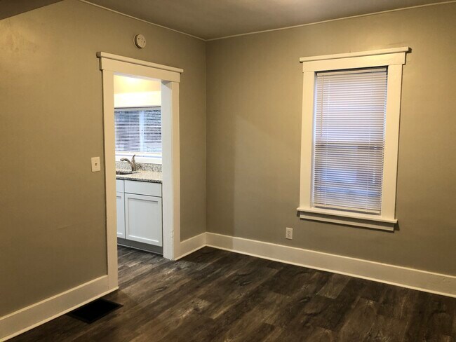 dining room - 35212 Palmer Rd