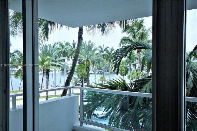 Building Photo - 5151 Collins Ave