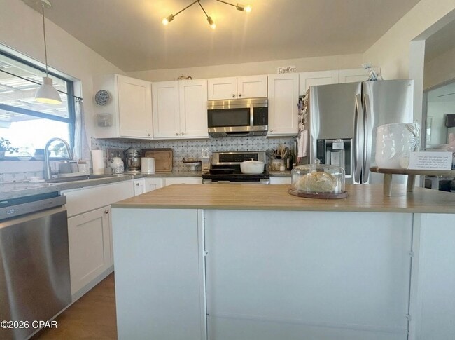 Building Photo - 412 W 18th Ct