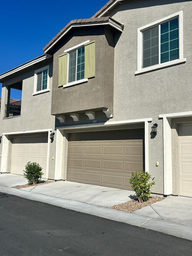 Primary Photo - DON’T MISS THIS FULLY FURNISHED, BEAUTIFUL...