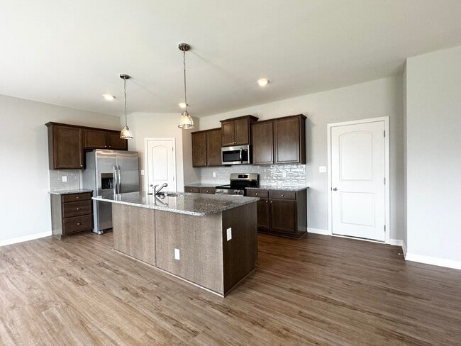 Building Photo - 224 Ivy Grn Pl