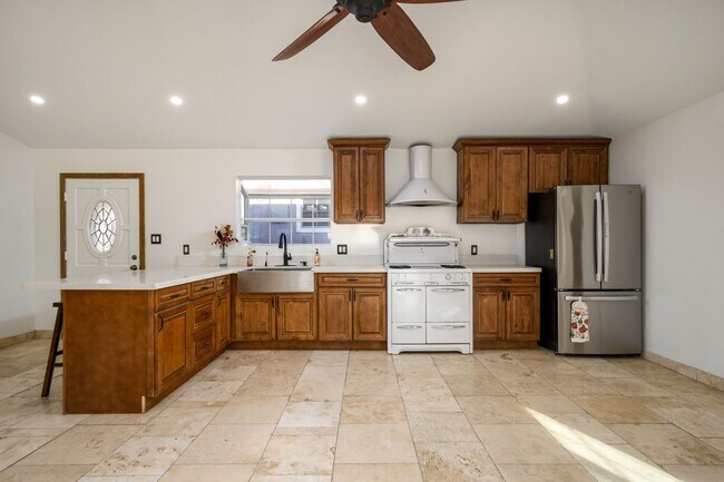 Building Photo - b10436