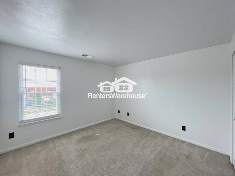 Building Photo - 1843 Chantilly Ct
