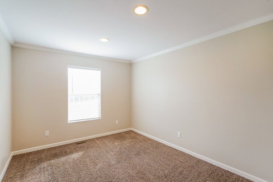 Building Photo - 2003 Vancroft Cir