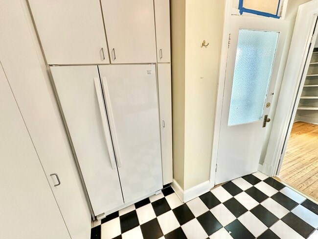 Building Photo - Historic Georgetown Sunny 2 Bedroom 1.5 Ba...