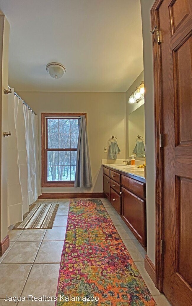 Building Photo - 4 br, 3.5 bath House - 7270 Owen Drive