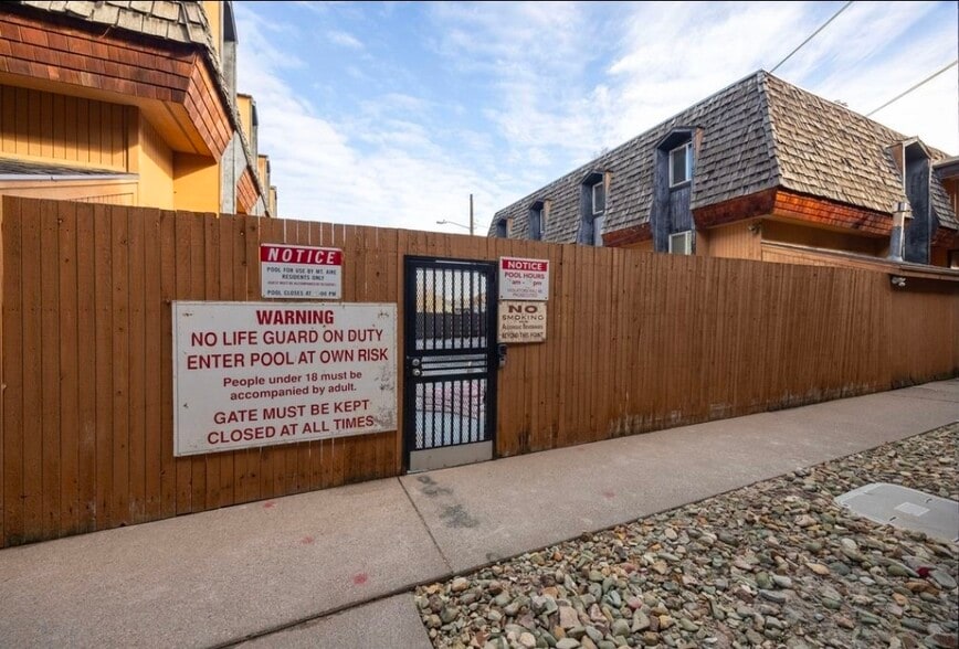 Building Photo - 240 E 400 N