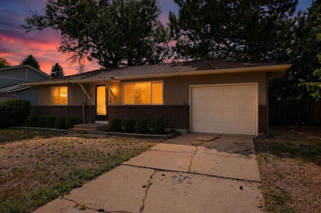 Building Photo - 4546 Verde Dr