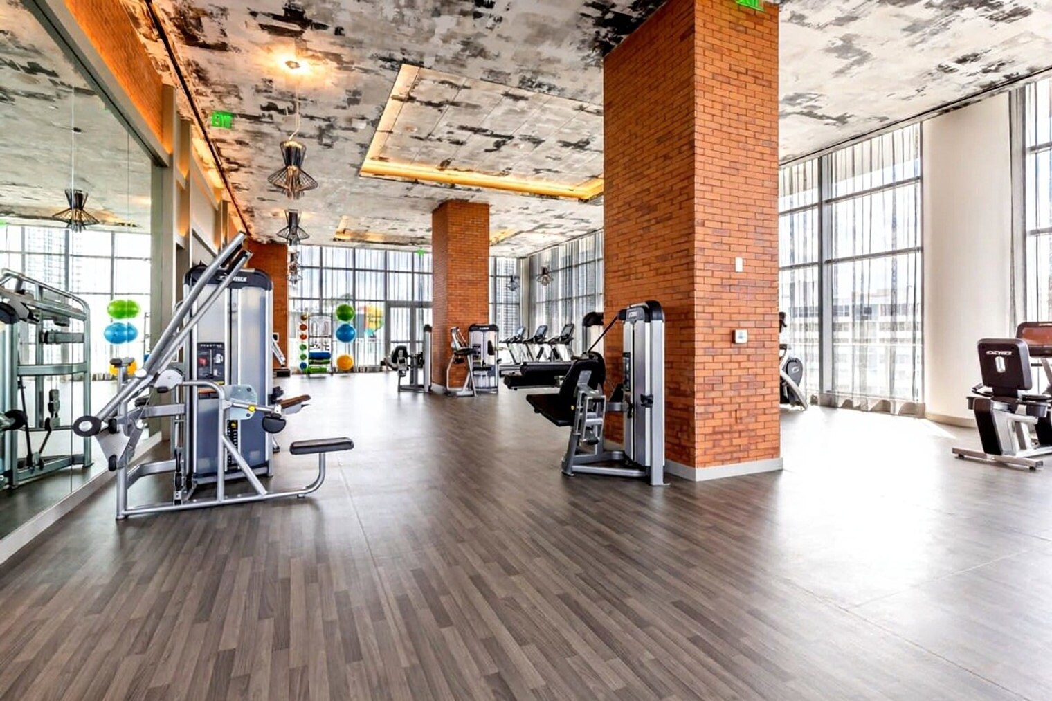 Building Photo - 4010 S Ocean Dr