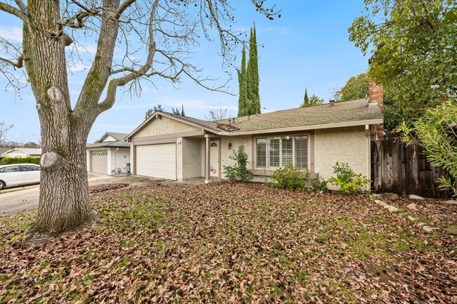 Building Photo - AVAILABLE NOW - CITRUS HEIGHTS 3 BEDROOM 2...