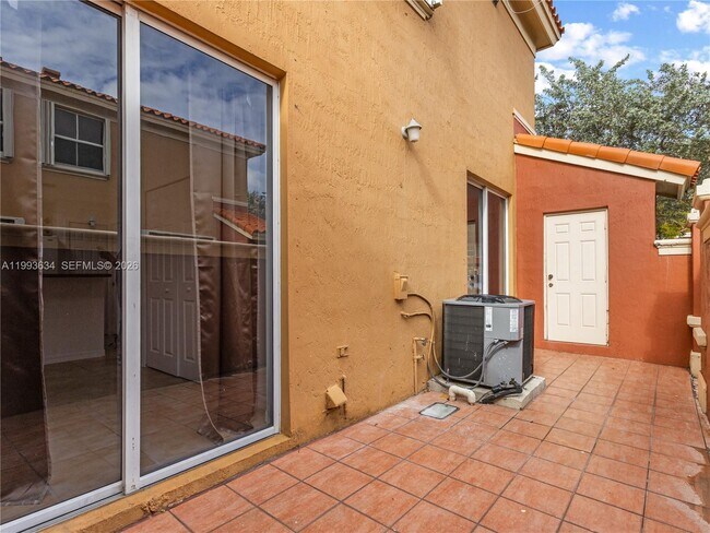 Building Photo - 6201 NW 114th Pl