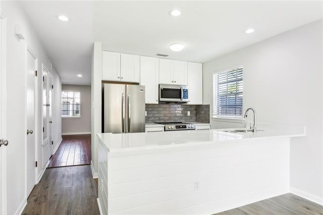 Building Photo - 210 Hyacinth St