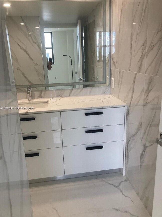 Building Photo - 290 174th St St